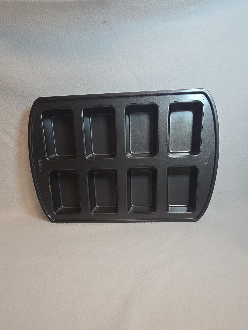 Wilton Nonstick 8-Cavity Rectangular Mini Loaf Pan -